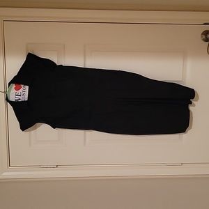 Women's black dress with cap sleeve color and pockets